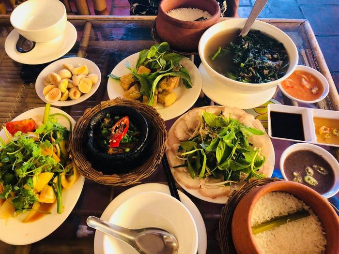 Đến nhà hàng cơm niêu Lửa Việt để cùng gia đình thưởng thức bữa cơm ấm áp.