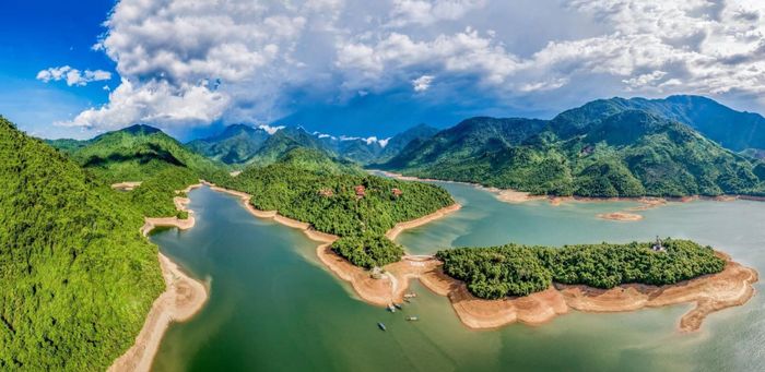 Thiền viện Trúc Lâm Bạch Mã - Vẻ đẹp như một bức tranh thủy mặc ở Huế trong mơ