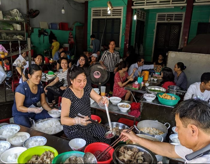 Lạc bước giữa bức tranh thủy mặc đậm chất thơ tại chùa Huyền Không Sơn Thượng Huế 5