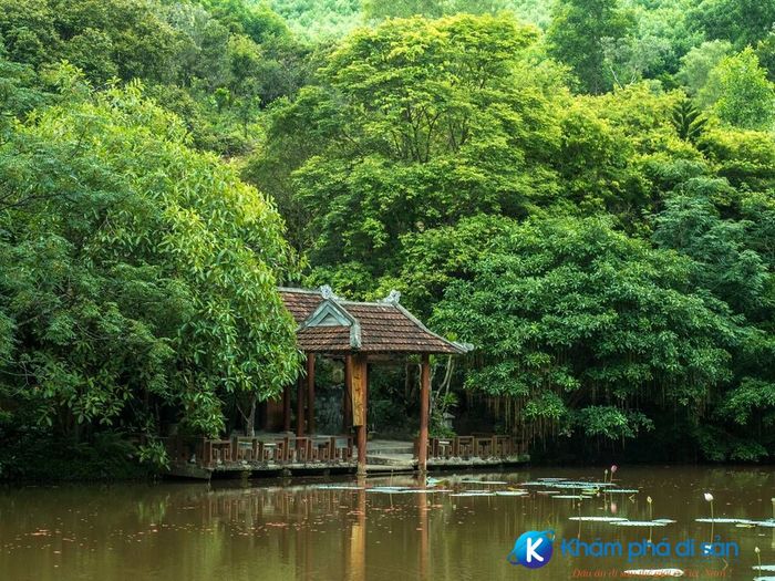 Đừng quên ghé thăm những ngôi chùa linh thiêng ở Huế để tìm kiếm sự may mắn.