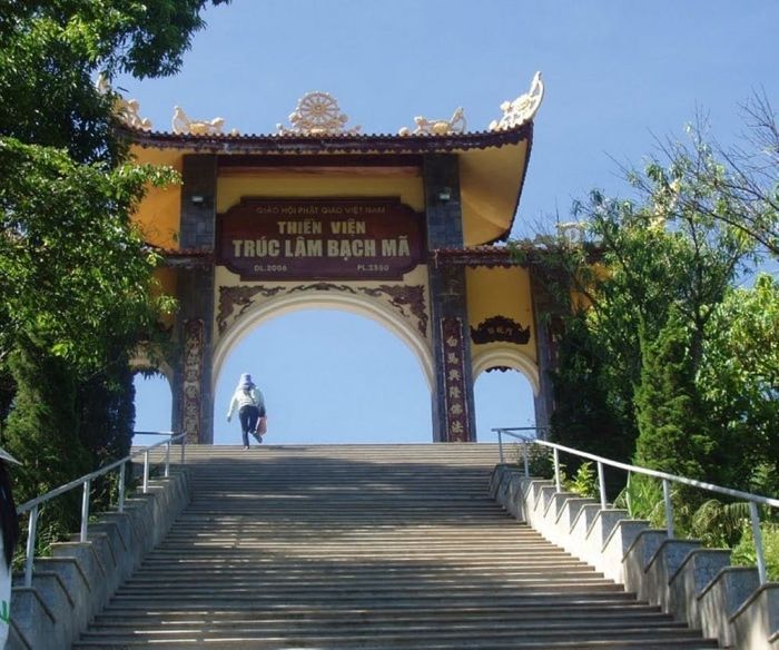 Thiền viện Trúc Lâm Bạch Mã - Vẻ đẹp như một bức tranh thủy mặc ở Huế mơ màng