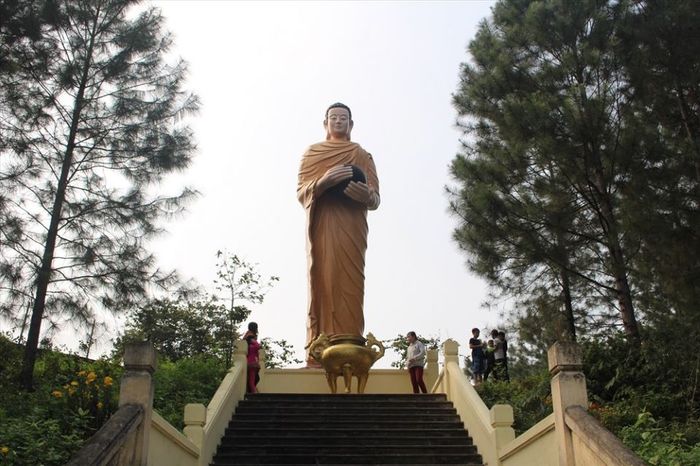 Bước vào Chùa Thiền Lâm – “Xứ Chùa Vàng” ở trung tâm cố đô Huế 7