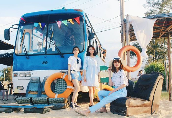 Khám phá Bus Café – Điểm hẹn cà phê với tầm nhìn biển tuyệt vời tại Huế 4