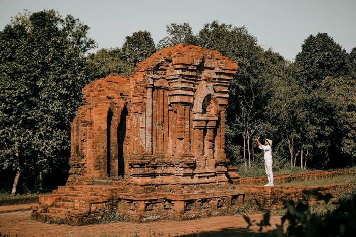 Hãy đến Thánh địa Mỹ Sơn để ngắm nhìn tác phẩm kiến trúc tuyệt vời của Chăm Pa 16