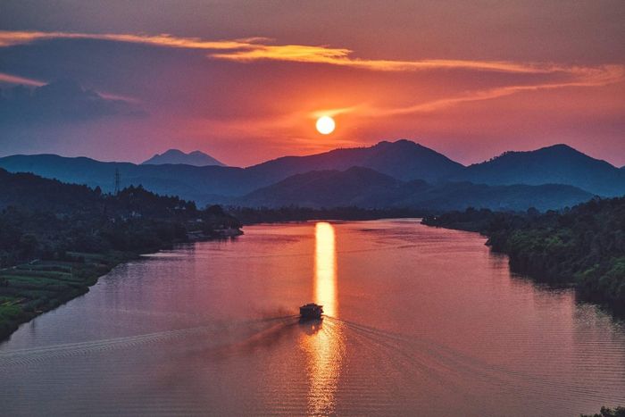 Hòa mình vào không gian yên bình bên dòng sông Hương xứ Huế 7