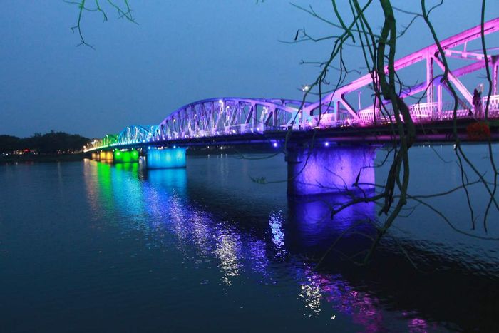 Hòa mình vào không gian yên bình bên dòng sông Hương xứ Huế 8