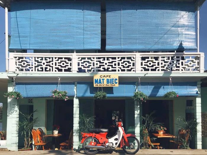 Ghé thăm tiệm cà phê Mắt Biếc để chiêm ngưỡng căn nhà kiểu Hà Lan 2