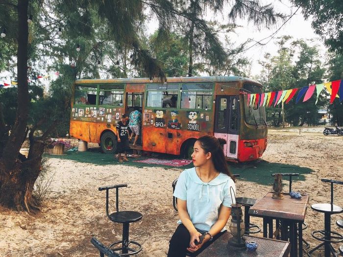 Khám phá Bus Café – Quán cà phê với tầm nhìn ra biển cực đẹp tại Huế 3