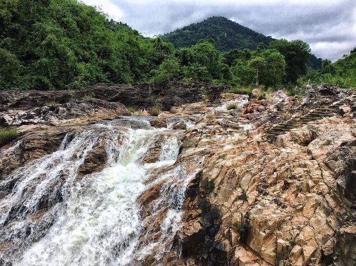 Thác Yang Bay Nha Trang - Một thác nước dịu dàng và êm đềm giữa rừng nguyên sinh hoang sơ