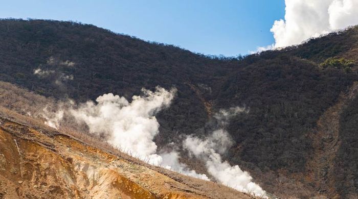 ``Hãy đến thung lũng Owakudani để khám phá vẻ đẹp của núi lửa Hakone.``