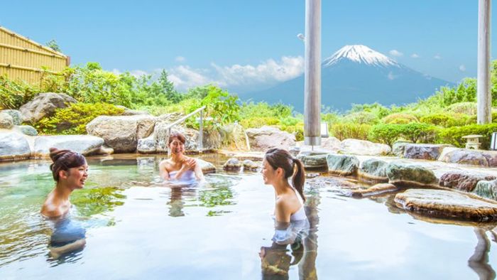 Hakone onsen, một thị trấn suối nước nóng tự nhiên tại Nhật Bản