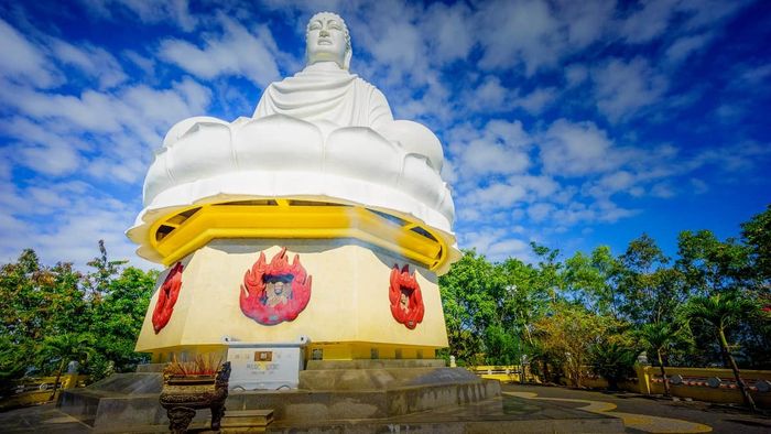 Chùa Long Sơn Nha Trang - Gây ấn tượng với vẻ đẹp của tượng Phật trắng lớn nhất Việt Nam 11