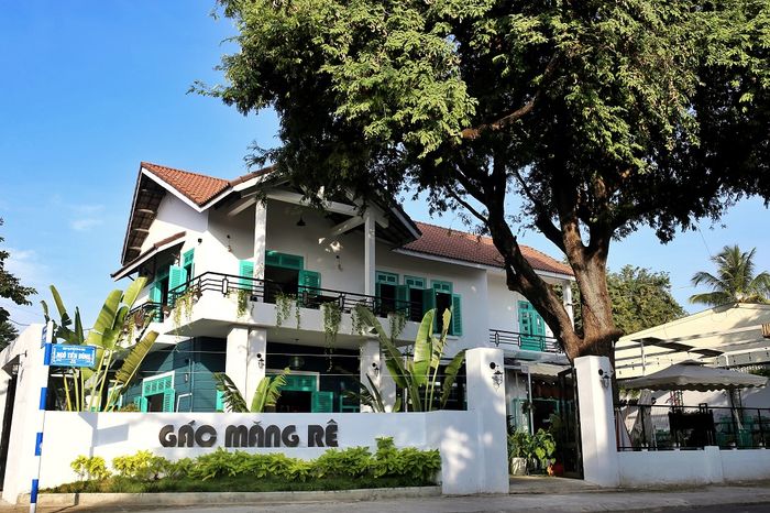 Gác Măng Rê Café, Nhà hàng mang phong cách châu Âu cổ điển và hiện đại 2