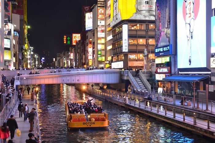 Dotonbori, nơi thu hút nhiều du khách với ẩm thực đường phố đa dạng