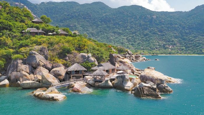 Dễ dàng bị cuốn hút bởi vẻ đẹp hoang sơ, lãng mạn của Vịnh Ninh Vân Nha Trang