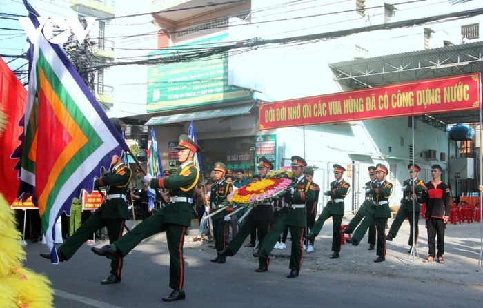 Thưởng ngoạn sự đặc sắc của Lễ hội Đền Hùng ở Nha Trang qua góc nhìn tổng thể.