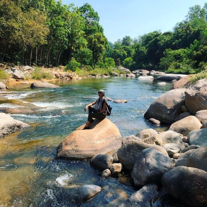 Ghé suối Đá Giăng để trốn nắng, thay đổi không khí vào cuối tuần 12