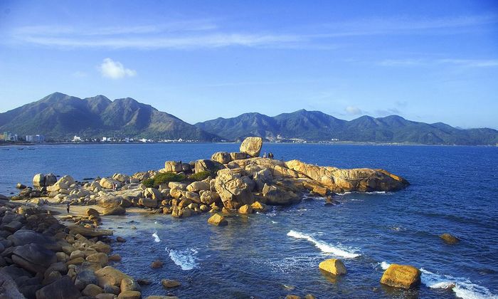 Hòn Chồng Nha Trang - đảo thơ mộng lâu đời của thành phố biển xinh đẹp 9