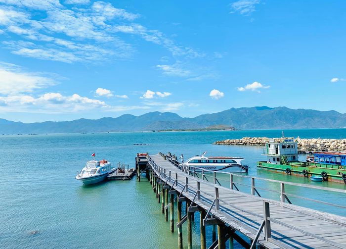 Lạc mình trong vẻ đẹp hoang sơ, lãng mạn của Vịnh Ninh Vân Nha Trang