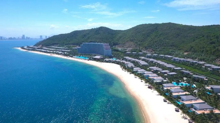 Khám phá vẻ đẹp của 8 bãi biển tại Nha Trang, nơi thu hút hàng vạn du khách.