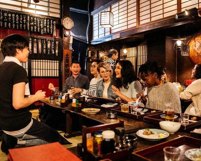 ``Izakaya: Một phần không thể thiếu trong văn hóa ẩm thực của Nhật Bản là những bữa nhậu độc đáo tại izakaya.``