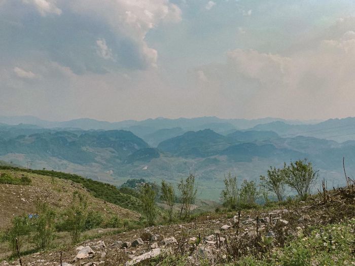 Trekking Mộc Châu - Hang Táu - Một hành trình hoang sơ đầy cảm xúc trên thảo nguyên xanh.