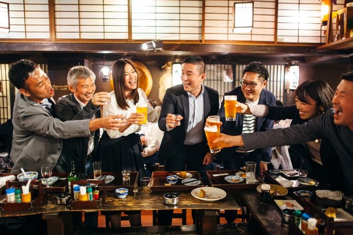 ``Izakaya: Một phần không thể thiếu của văn hóa ẩm thực là bữa nhậu đặc biệt tại Nhật Bản.``