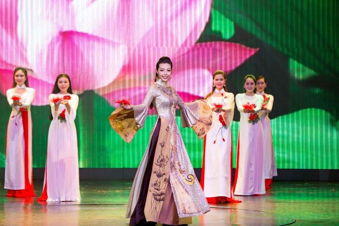 Galina Show Nha Trang - Thả mình vào không gian nghệ thuật đậm chất Á Châu tại thành phố biển đẹp như tranh.