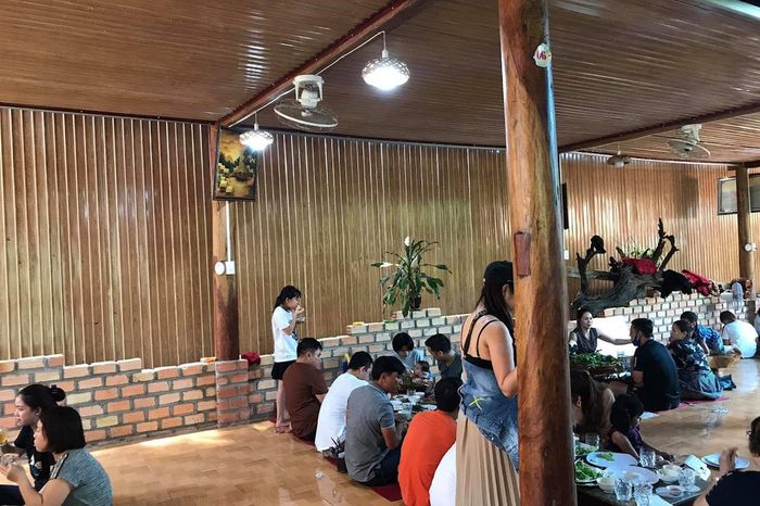 Quán Gỏi Lá Yến Vy danh tiếng tại Kon Tum 6