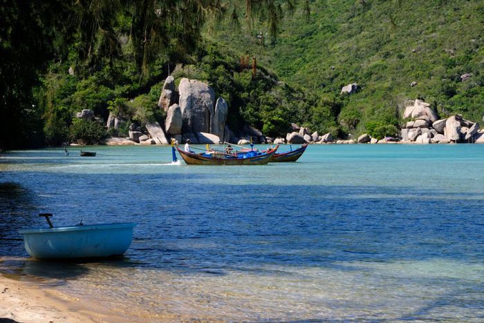 Khám phá Đầm Môn Nha Trang - Một bán đảo hoang sơ nằm giữa biển khơi