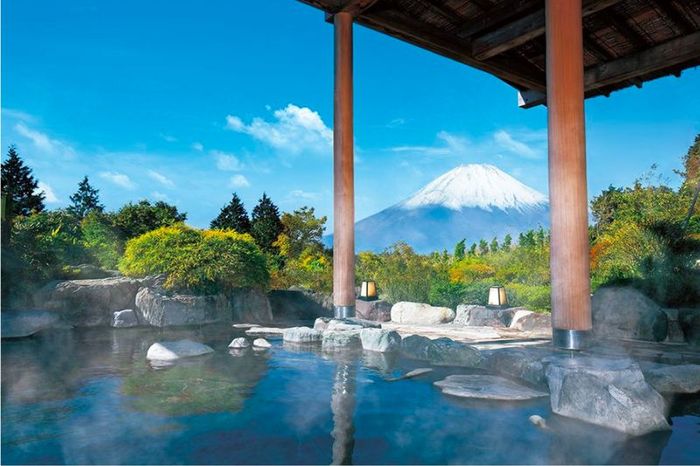 Hakone onsen, một thị trấn suối nước nóng tự nhiên tại Nhật Bản