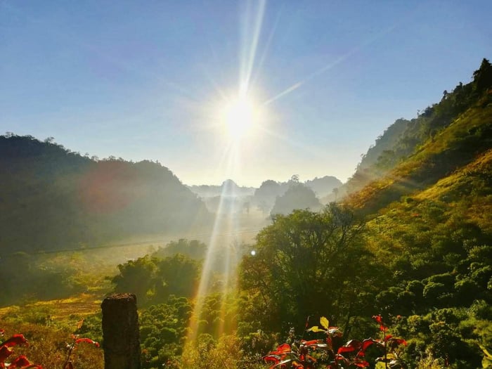 Hãy ghé đọc bài viết đánh giá về cao nguyên Mộc Châu với vẻ đẹp thơ mộng và hùng vĩ.