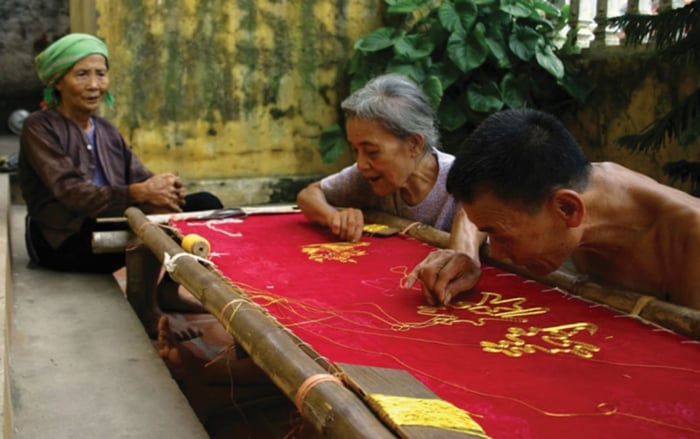 Làng Nghề Thêu Ren Văn Lâm - Bảo tồn linh hồn Việt trong mỗi đường kim mũi chỉ