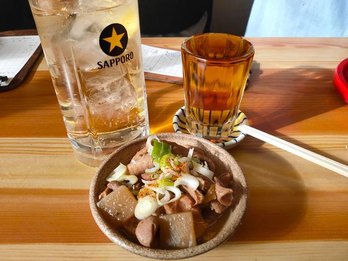 ``Izakaya: Một phần không thể thiếu của văn hóa ẩm thực là bữa nhậu đặc biệt tại Nhật Bản.``