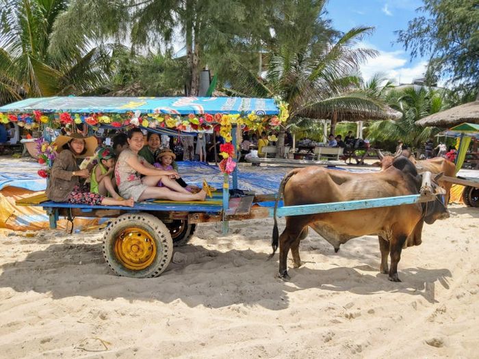 Bãi tắm Cam Bình, nơi cuốn hút lòng người bằng vẻ đẹp đặc biệt