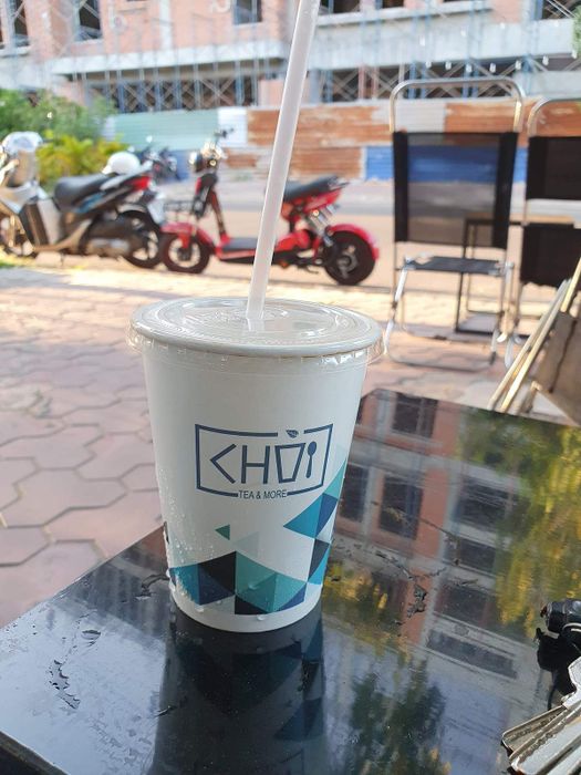 Choi Oi Cafe phục vụ nhiều loại đồ uống ngon từ cà phê đến các loại nước ép trái cây, yogurt và đặc biệt đề cao việc sử dụng ly giấy để bảo vệ môi trường.