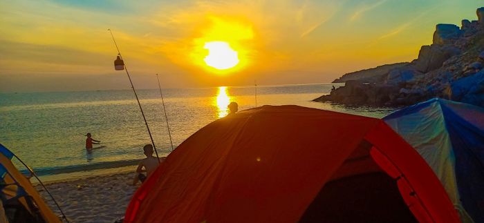 Review hành trình camping Vĩnh Hy và ngắm hoàng hôn cực thơ mộng.