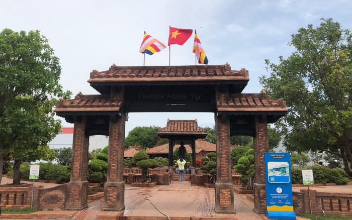 Khám phá chùa cổ đầy huyền bí khi du lịch Phan Thiết 3