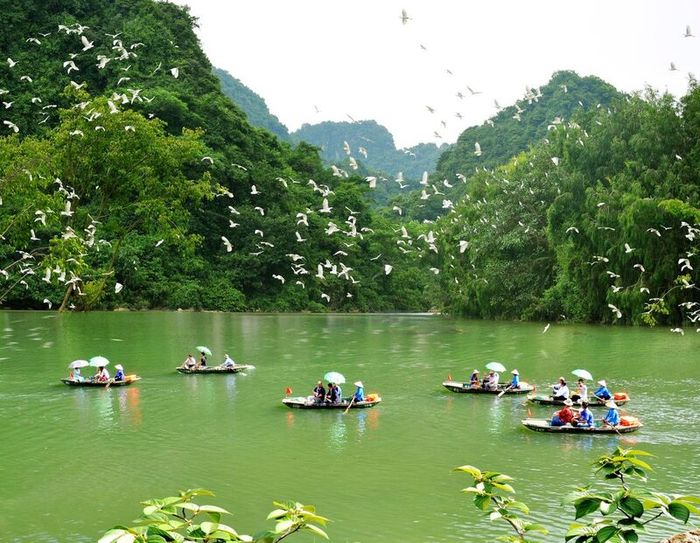 Top 15 điểm du lịch Ninh Bình vào ngày 30/4 và 1/5, yên bình và đa màu sắc