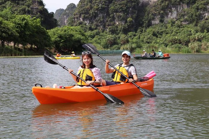 Du thuyền Kayak Tràng An tuyến 1 - Hành trình thử thách đầy thú vị tại Ninh Bình 3