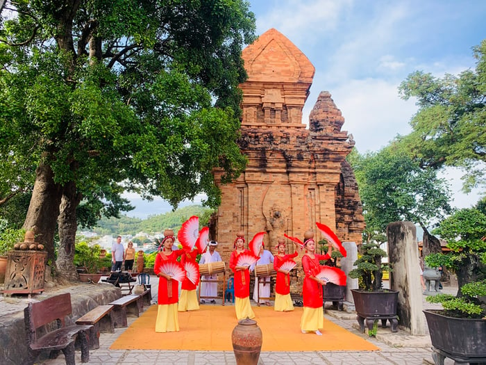 Lễ hội Tháp Bà Ponagar Nha Trang - Đắm chìm vào không khí sôi động của lễ hội tôn giáo lớn nhất Nha Trang 3