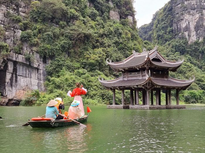 Khám phá linh thiêng tại Tràng An tuyến 2 ở Ninh Bình