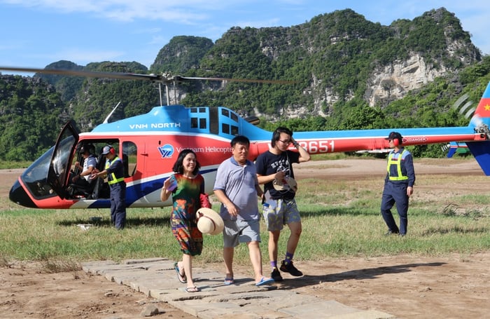 Bạn đã từng trải nghiệm cảm giác bay trên trực thăng để khám phá Tràng An ở Ninh Bình chưa? 7