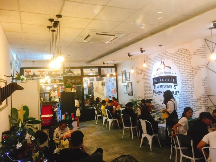 Mixcool's Coffee House mang không khí trẻ trung và đơn giản giữa trái tim của Phan 10