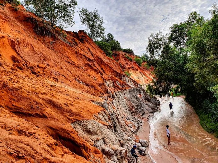 Khám phá vẻ đẹp mê hồn của Suối Tiên Mũi Né bên dòng cát đỏ 5