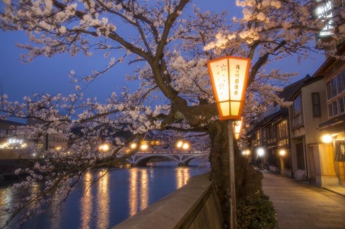 Thành phố Kanazawa, nơi kết hợp hài hòa giữa vẻ đẹp cổ kính và hiện đại