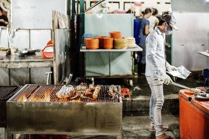 Chợ đêm Phú Quốc (chợ đêm Bạch Đằng) – Thế giới ẩm thực sôi động khi buổi tối đến 11