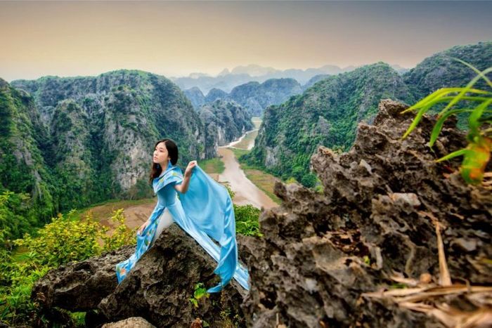 Hướng dẫn chọn trang phục: Đi du lịch Ninh Bình mặc gì cho đẹp và tránh mặc gì 2