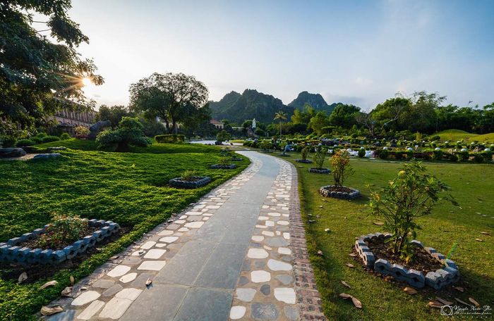 Theo gợi ý từ Mytour.vn, khám phá Đan viện Thánh Mẫu Châu Sơn ở Ninh Bình.