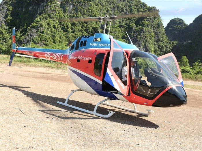 Bạn đã từng trải nghiệm cảm giác bay trên trực thăng để khám phá Tràng An ở Ninh Bình chưa? 3